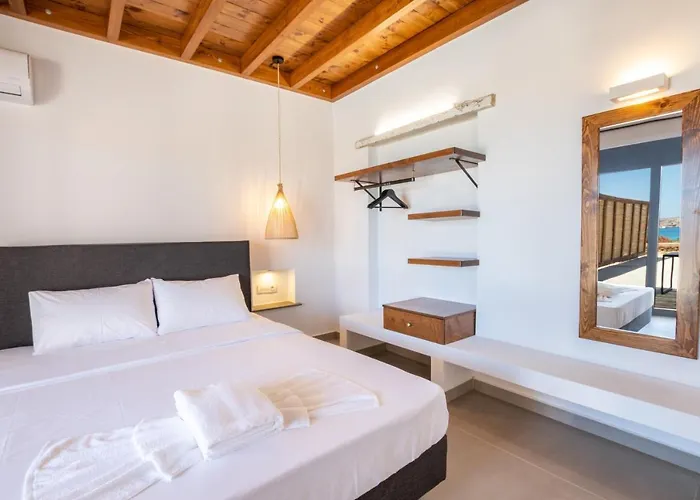 Cato Agro 2, Seafront With Private Pool فيلة